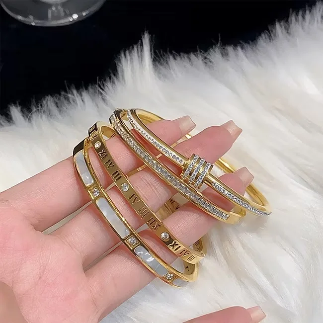 VELORA™ — Set 5 Bracelets · Quand Chaque Détail Brille
