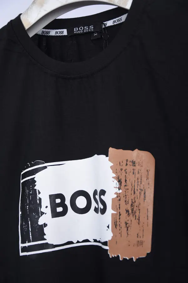 Pack de 4 T-shirts De Marques Tendance  ( Noir + Bleu Roi + Gris + Blanc )