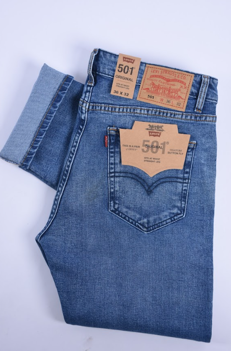 جينز Levi’s بقصة عادية – لون أزرق سماوي | Bleu Sky
