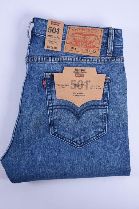 جينز Levi’s بقصة عادية – لون أزرق سماوي | Bleu Sky