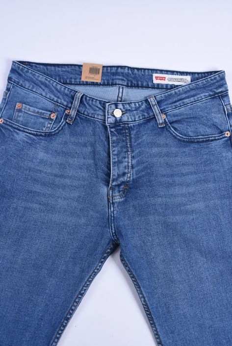 جينز Levi’s بقصة عادية – لون أزرق سماوي | Bleu Sky