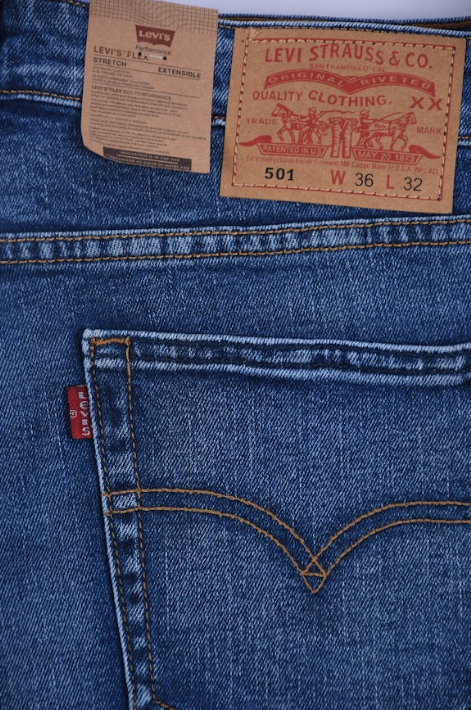 جينز Levi’s بقصة عادية – لون أزرق سماوي | Bleu Sky
