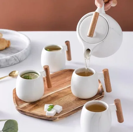طقم شاي بمقبض من خشب البامبو