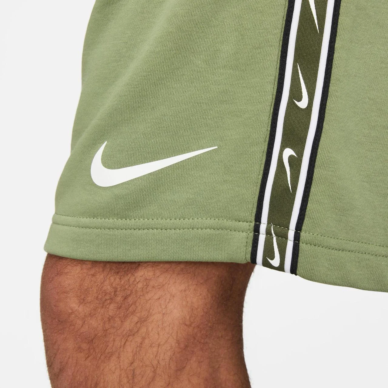 NIKE REPEAT SHORT