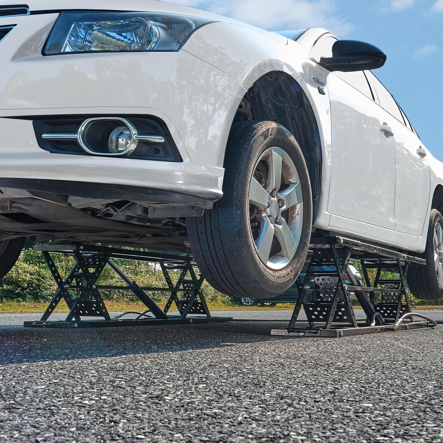 VEVOR 7,000 lb Portable Car Lift – 26.8" Max Height, Heavy-Duty Carbon Steel, Adjustable Columns, 120V Power Unit