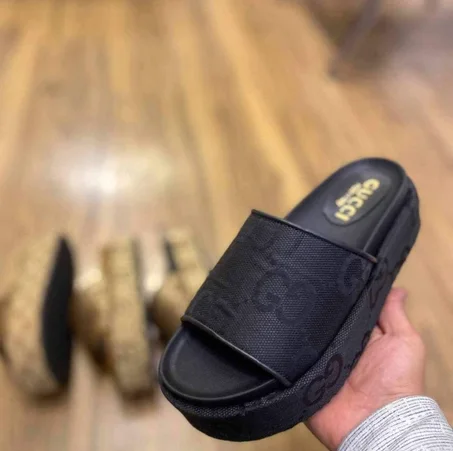 PANTOUFLE ET SABOU ET SAC