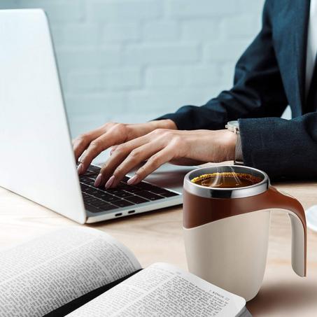 Copo de agitação elétrica