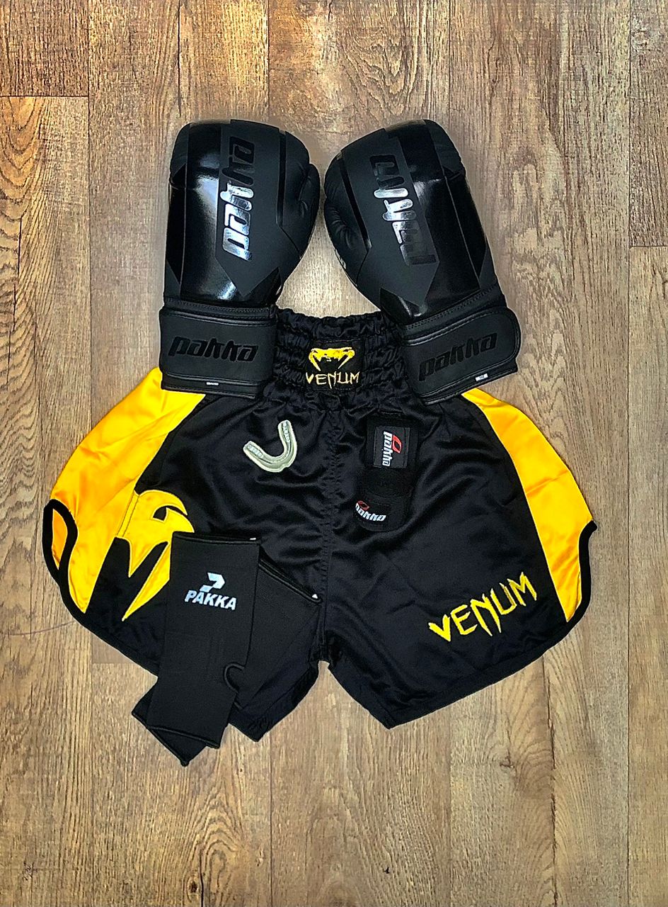 Pack de sport boxing (Bnadage poignee +protège dents+Bandage cheville+Gants+Short)