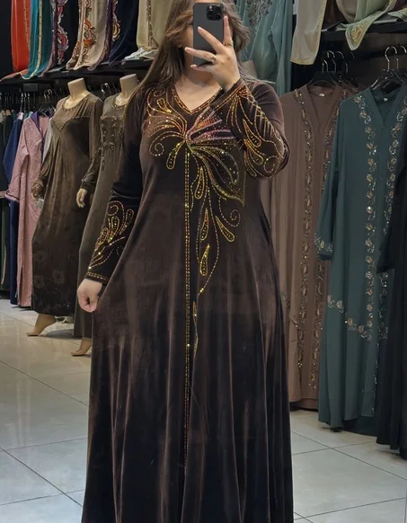 🦋🔴جلابة بفراشة ذهبية تفاصيل تحكي الفخامة 🔴🦋