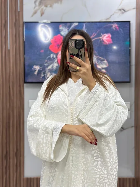 💎 جلابة "نور الأندلس" – بياض  ولمسات حريرية 💎