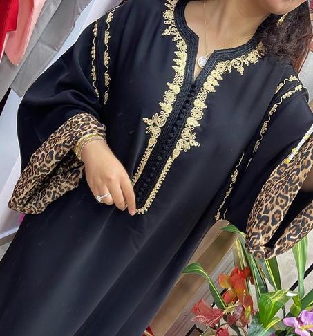 القفطان الفاخر المصنوع من ثوب كريب تركي عالي الجودة.