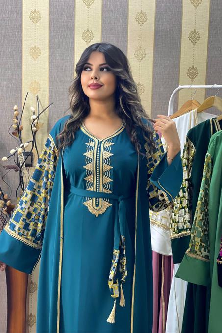 ✨ عباية تعكس القوة والأنوثة، مثالية لإطلالة ملكية لا تُنسى! ✨