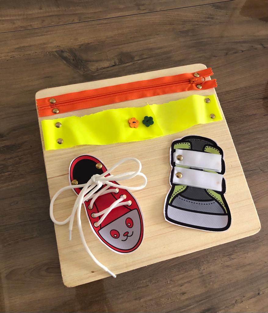 Atelier bricolage - tableau sensoriel double faces