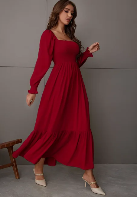 فستان ماكسي بياقة مربعة وكسرات