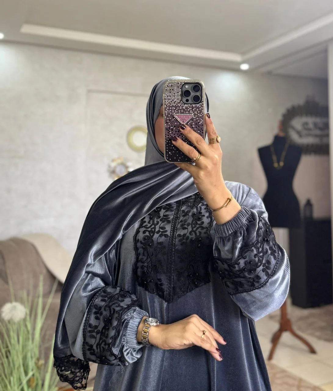 عباية مبرة مرايا فخمة + فولار هدية