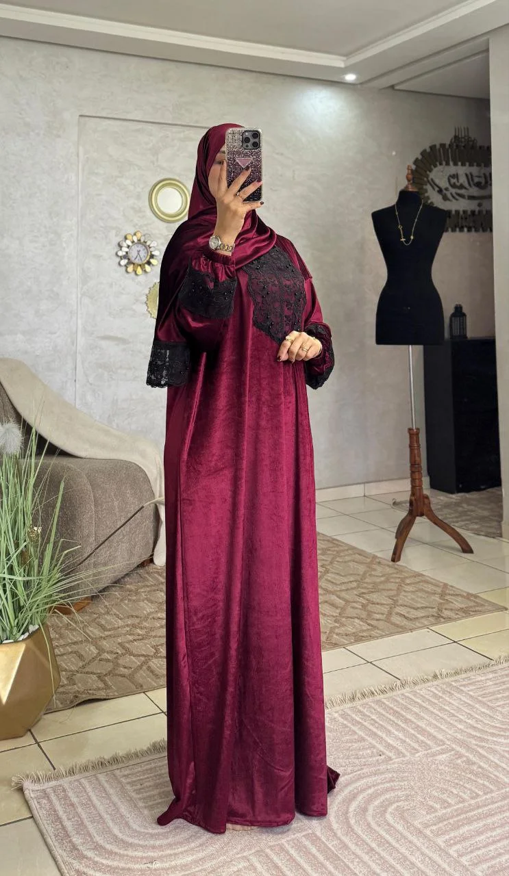 عباية مبرة مرايا فخمة + فولار هدية