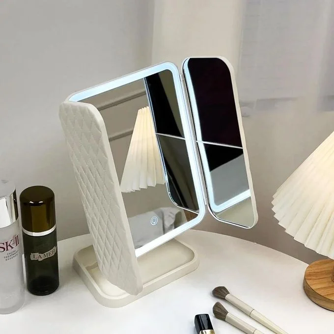 مراية LED للمكياج بإضاءة قوية – ديري مكياج احترافي فدارك بحال الصالون ✨