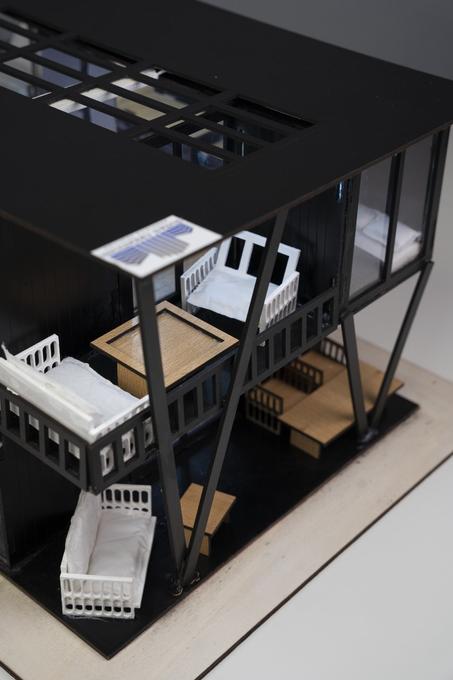 بيت لعب حاوية – منزل دمى خشبي مزود بأثاث وإكسسوارات