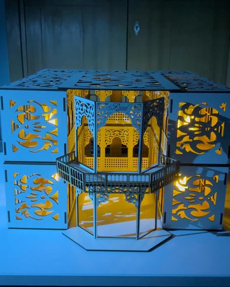 رياض مصغّر بلمسة مغربية – زيّنه بالإكسسوارات، واستمتع بإضاءته وجماله الواقعي