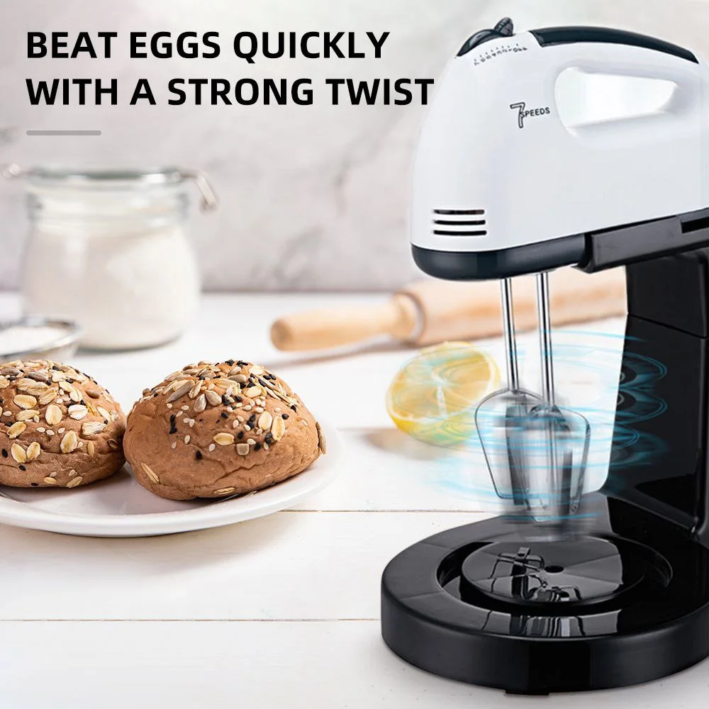 طراب وعجانة مع اناء من البلاستيك