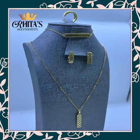 طقم إكسسوارات ذهبي مثقّب – لمسة هندسية عصرية