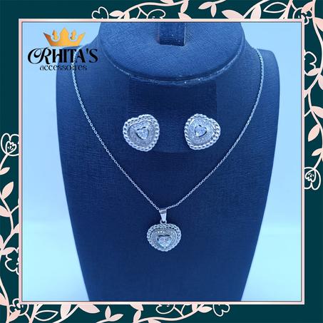 طقم مجوهرات أنيق بتصميم القلب