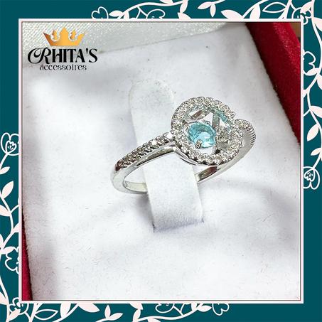 💍 خاتم فضي مرصّع بحجر أزرق سماوي