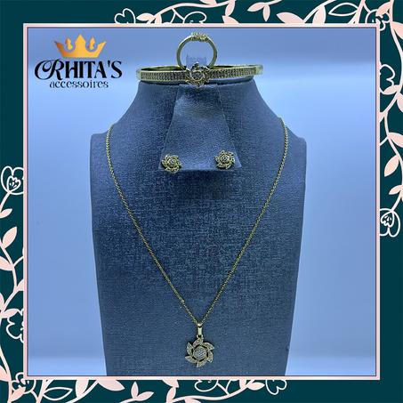 طقم إكسسوارات ذهبي بتصميم وردة – لمسة أنثوية فاخرة