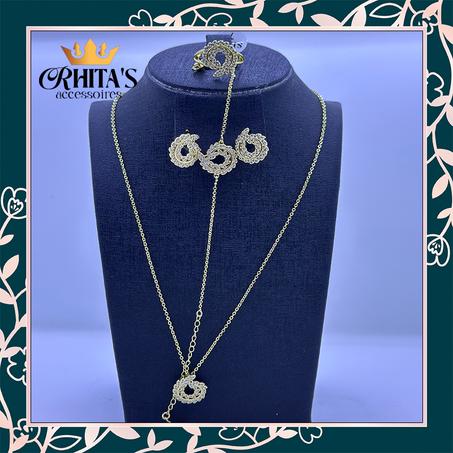 طقم مجوهرات فاخر باللون الذهبي