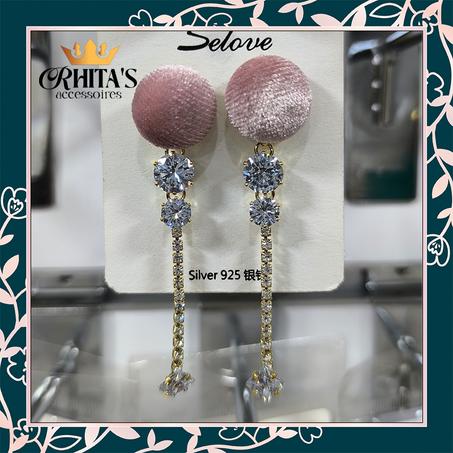 أقراط بتصميم فخم وأنثوي