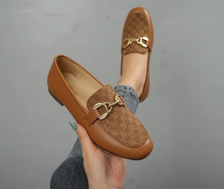 أناقة مريحة ولمسة ذهبية ✨ – Mocassins Elegance”