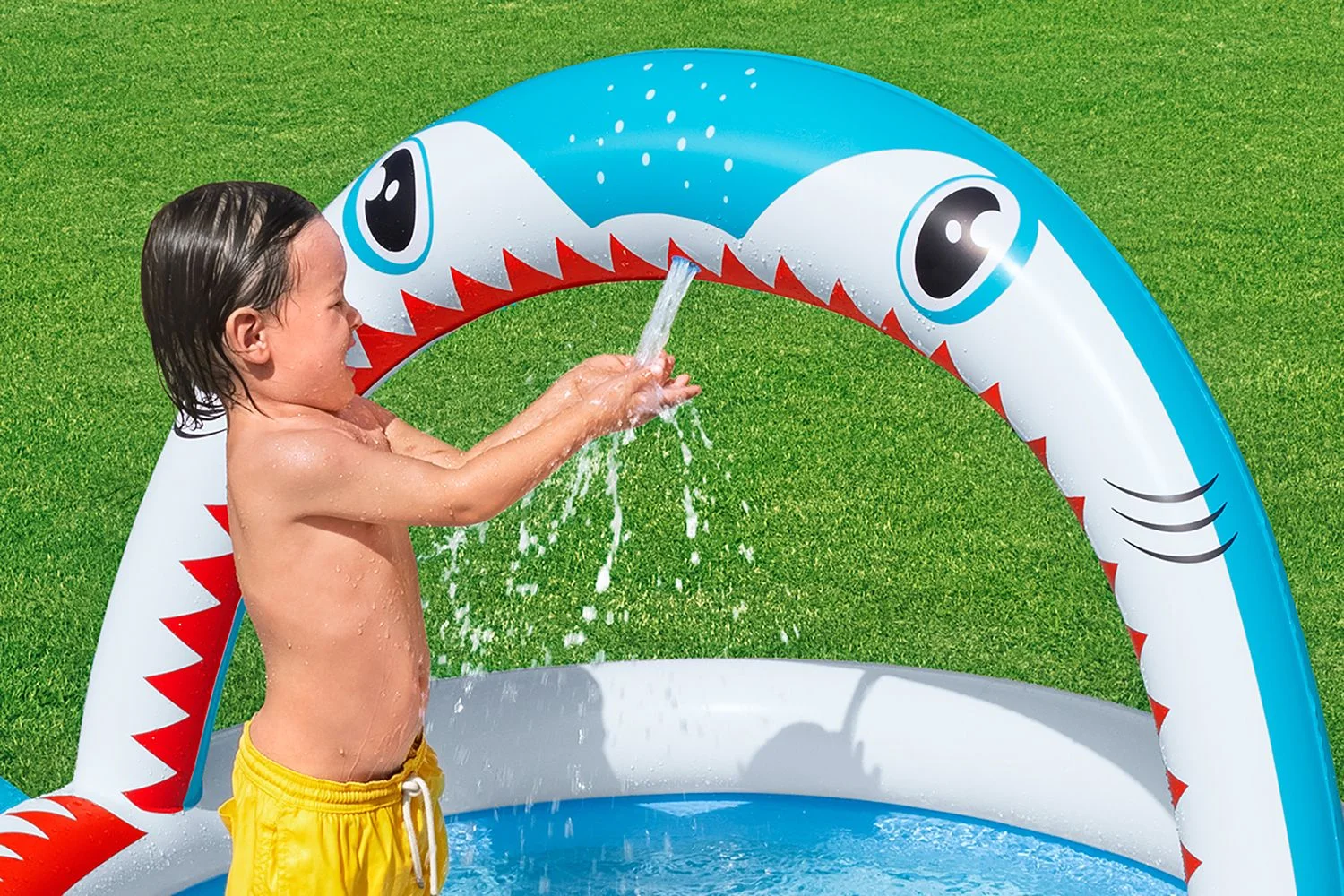Piscine Gonflable Bébé  Sharktastic avec Brumisateur