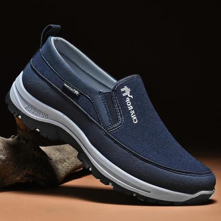 Élégance Bleue : Le Mocassin Tendance 2025 bn