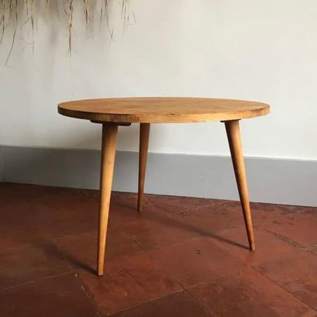 طاولة قهوة خشبية ثلاثية القوائم