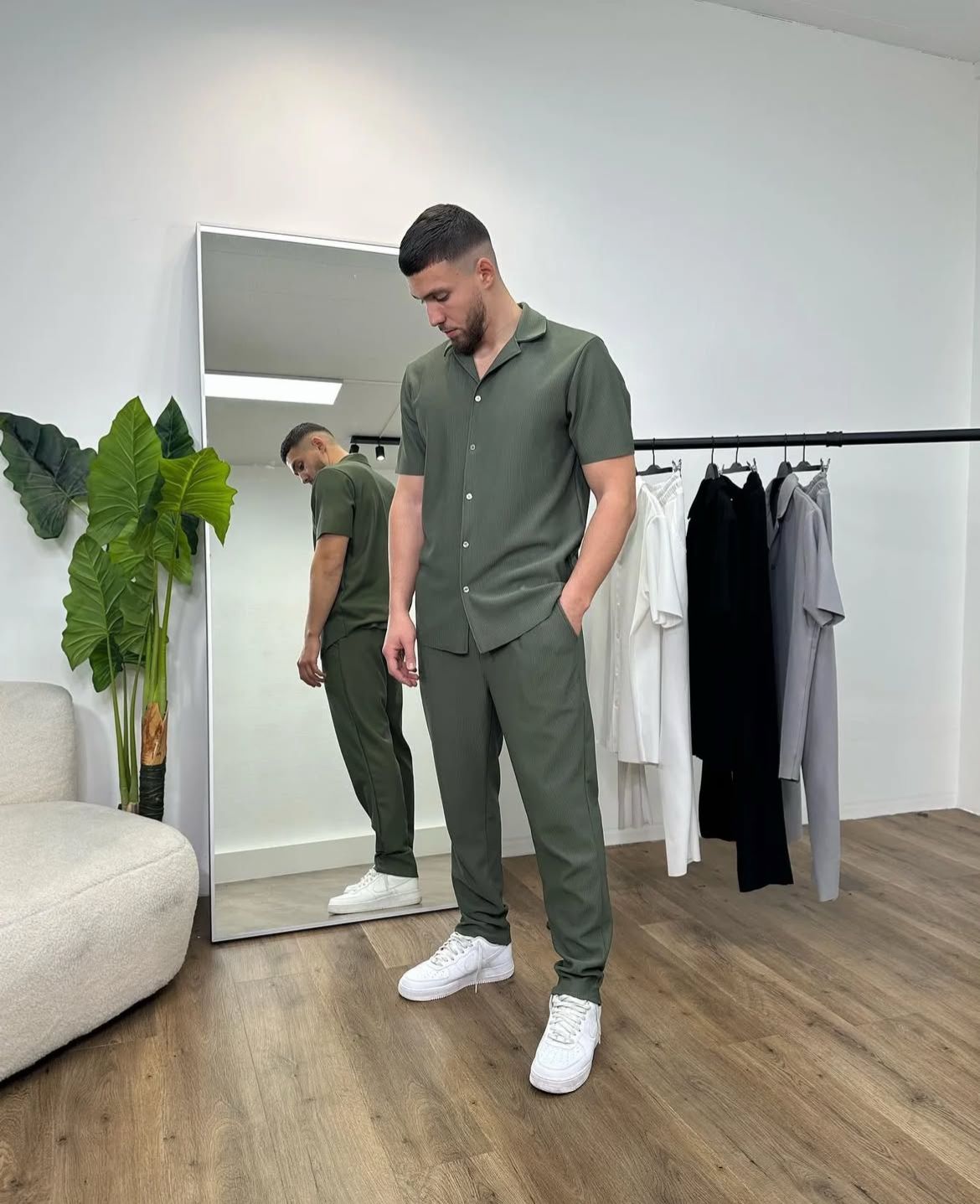 طقم رجالي متكامل يجمع بين الفخامة والراحةZARA