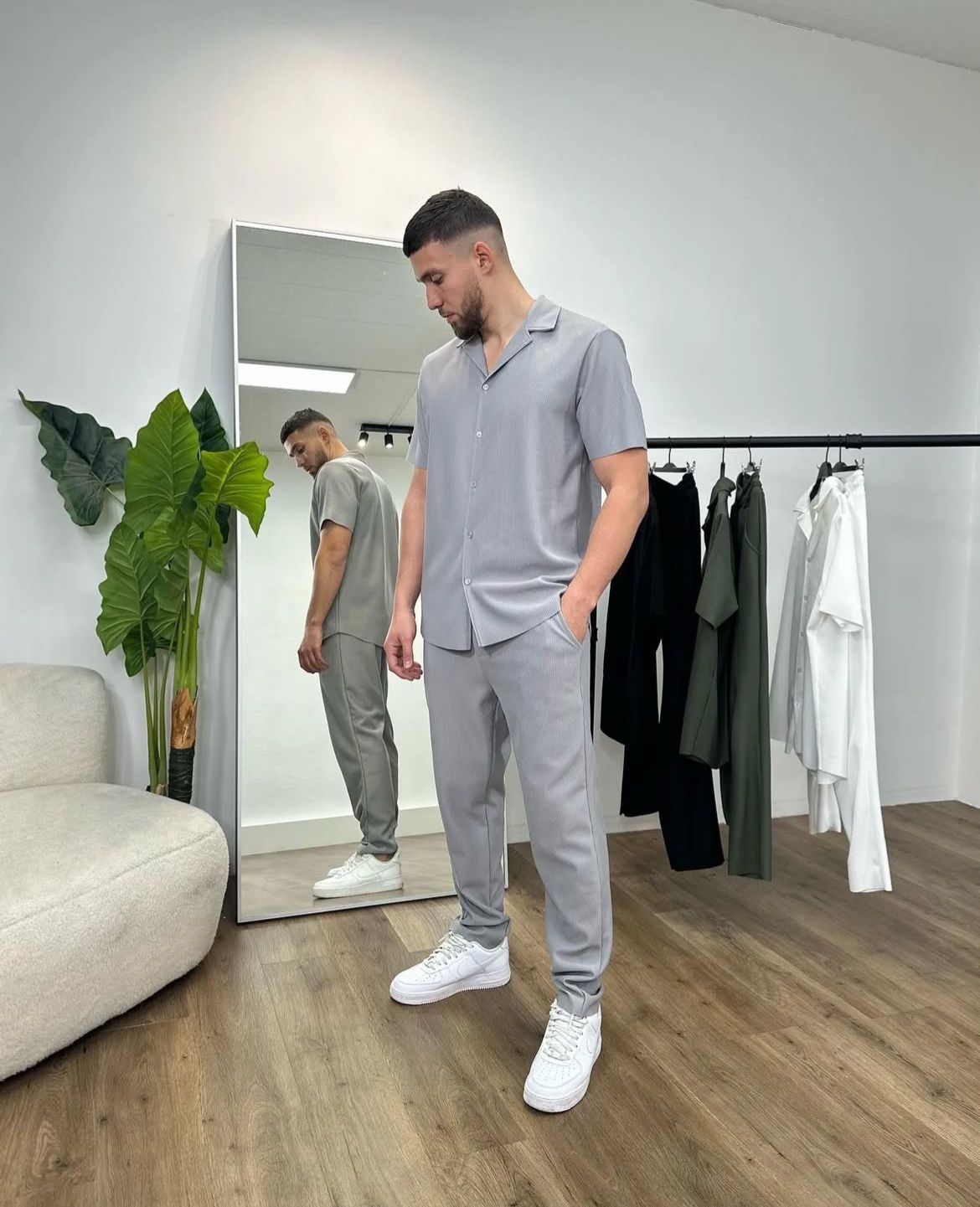 طقم رجالي متكامل يجمع بين الفخامة والراحةZARA