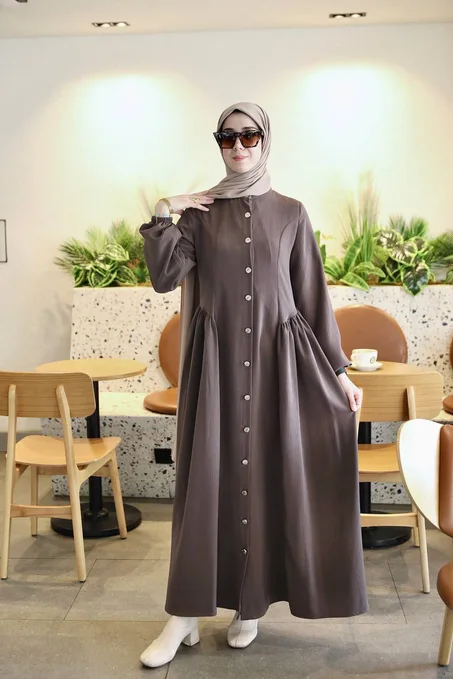فستان أنيق وراقي بإطلالة ناعمة تناسب جميع الأوقات ✨🤍