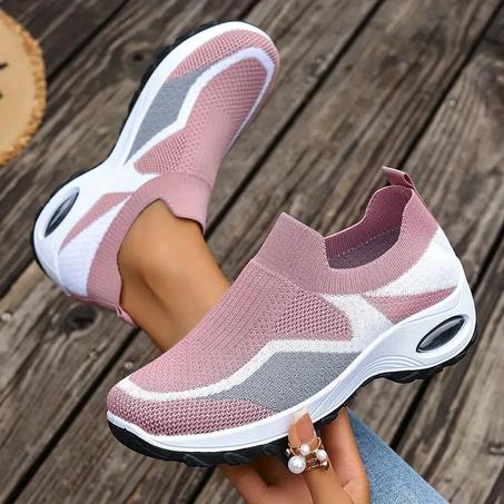 ملابس واحذيه النساء