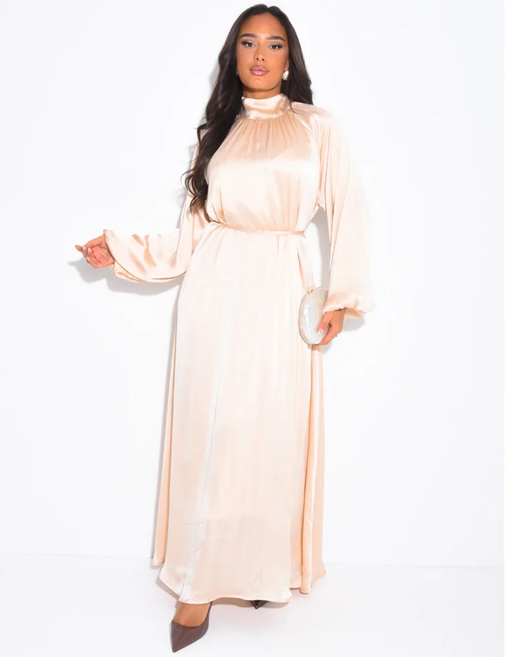 Robe longue en satin col montant à ceinture à la taille amovible