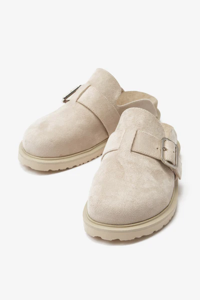 شباشب نسائية من جلد الغزال المنك بتصميم فطر