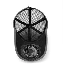 قبعة شمسية تعمل بالطاقة الشمسية مع شحن USB | غطاء مروحة علوي قابل للفصل | بطارية 650 مللي أمبير | مروحة دوارة 360 درجة | شاشة LED | شبكة قابلة للتعديل للتهوية | مناسبة للأنشطة الخارجية مثل ال