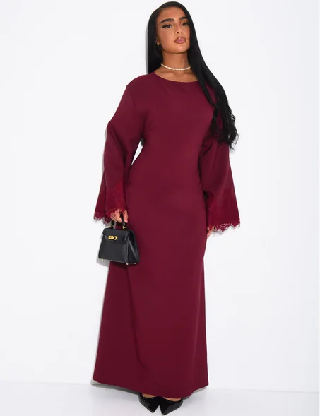 Robe longue à nouer dans le dos et bordures en dentelle