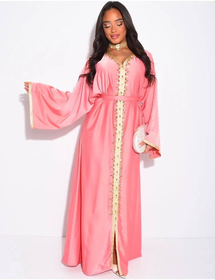 Abaya premium en satin à cristaux cousus à la main et liseré doré