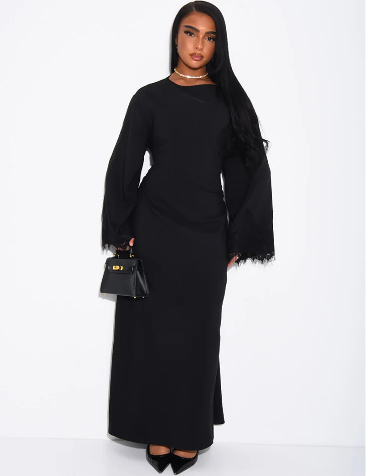 Robe longue à nouer dans le dos et bordures en dentelle