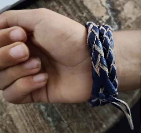 Bracelet en cuir bleu (3R)