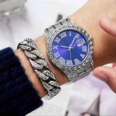 إطلالة ملكية – ساعة أنيقة بتفاصيل فاخرة