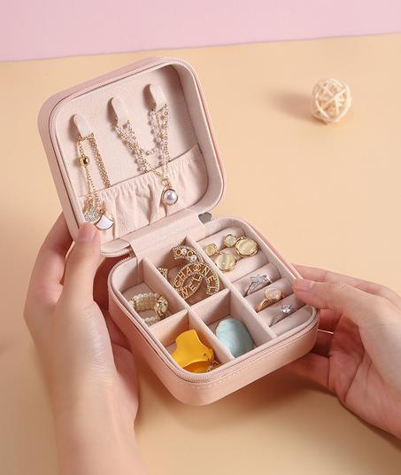 منظم الاكسسوارات