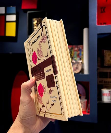 📚 Palette Sheglam – كتاب السعادة والأحلام 🎨✨