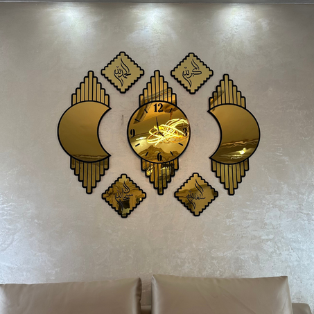 ساعة فخمة بطابع اسلامي فيها 3 قطع  مع 4 قطع كادو من عندنا