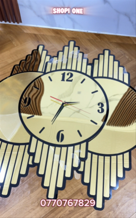 الساعة  الذهبية